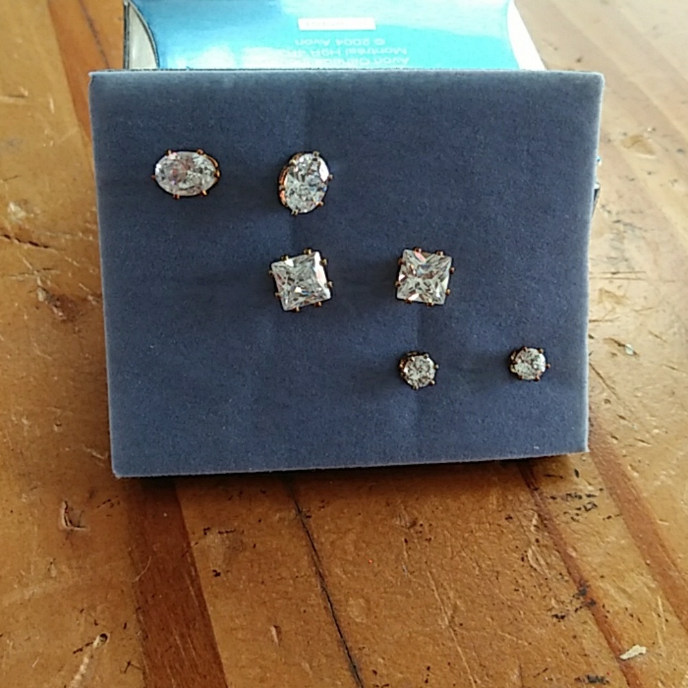 Avon gold tone earring earring trio